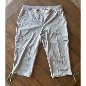 Zenergy Golf by Chico’s Capri Pants Size 3 Light Gray Cargo Stretch